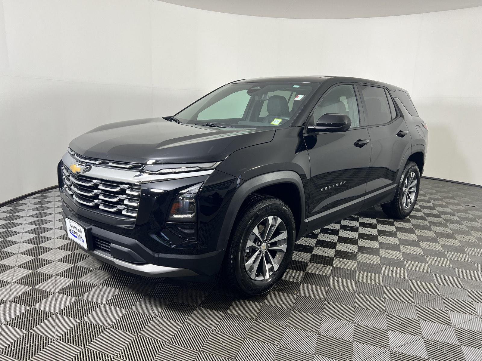 Used 2026 Mosaic Black Metallic Chevrolet AWD LT image 17