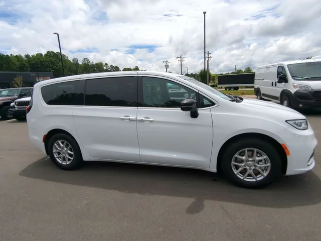 2026 Chrysler Pacifica Select - Photo 20