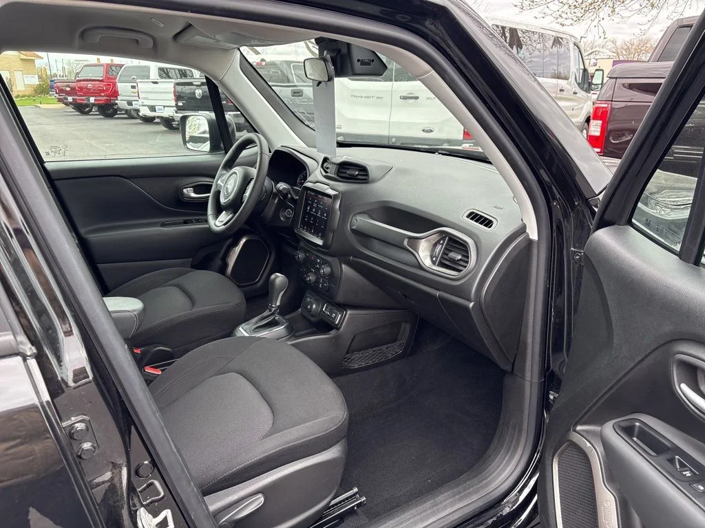 Used 2023 Black Clearcoat Jeep Latitude image 31