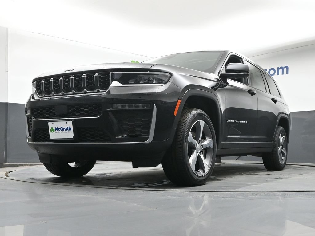 New 2026 Diamond Black Crystal Pearlcoat Jeep Limited image 7