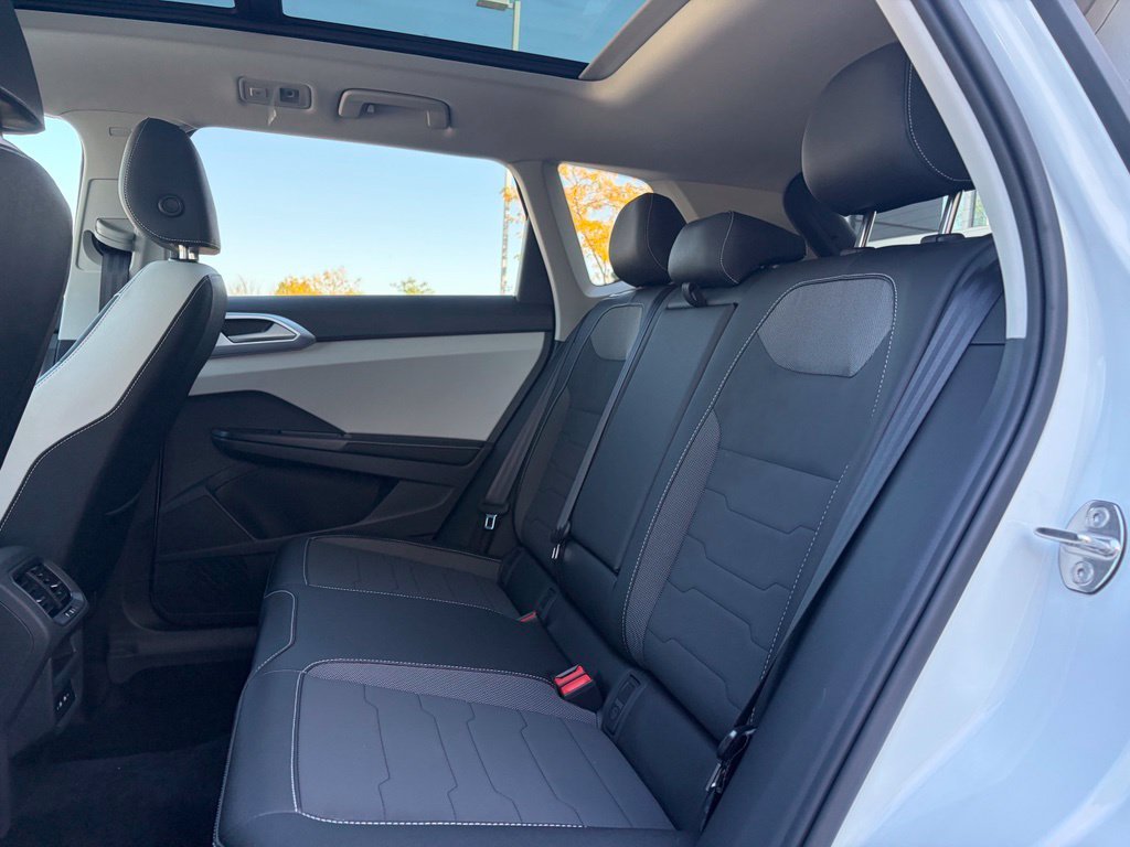 New 2026 Pure White Volkswagen 1.5T SE image 28