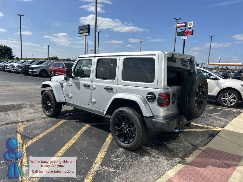 Used 2024 Silver Zynith Clearcoat Jeep Sahara image 3