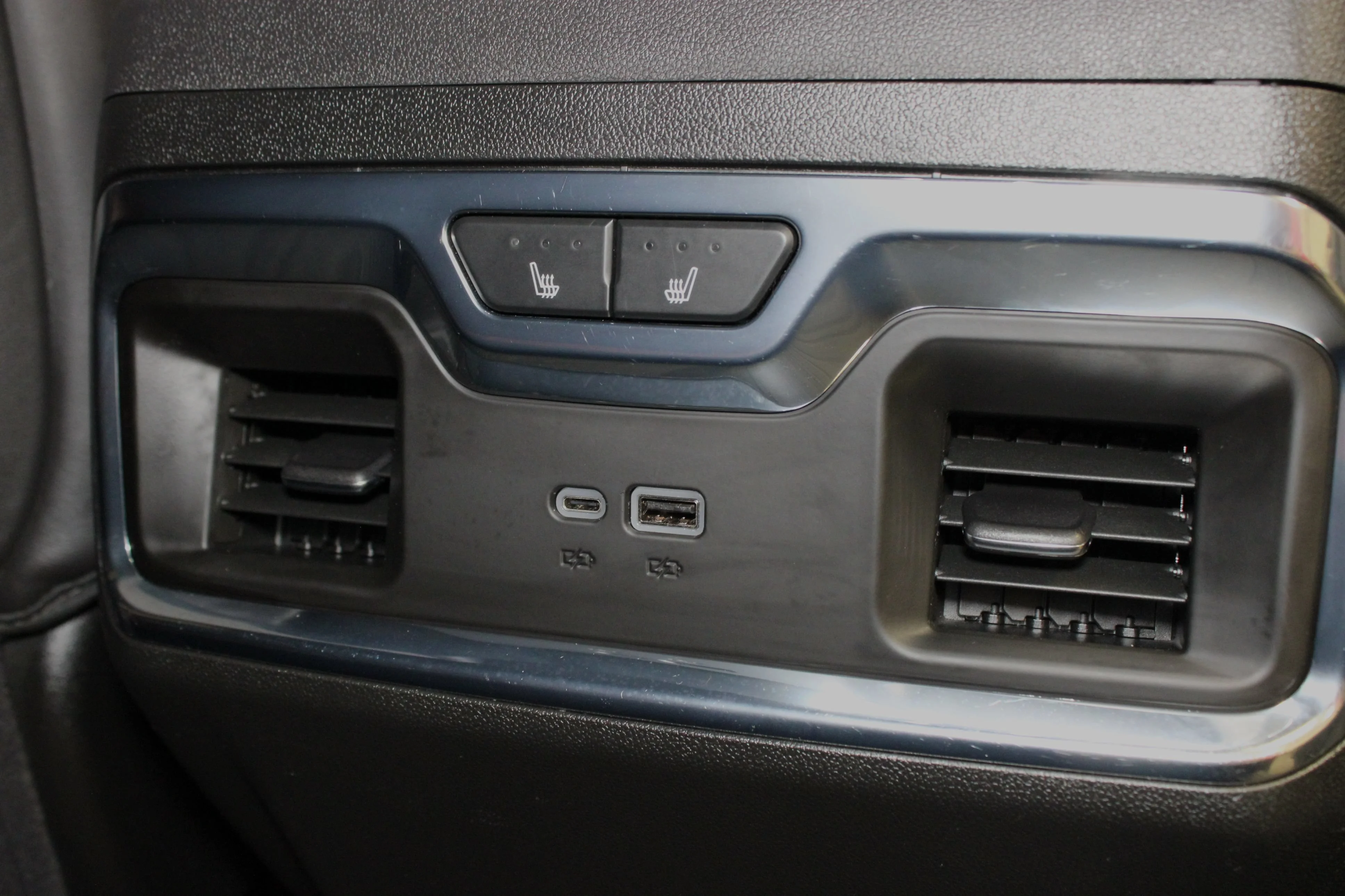 Used 2025 Onyx Black GMC Denali Ultimate image 21