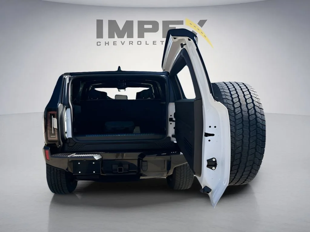 Used 2025 Interstellar White GMC 2X image 33