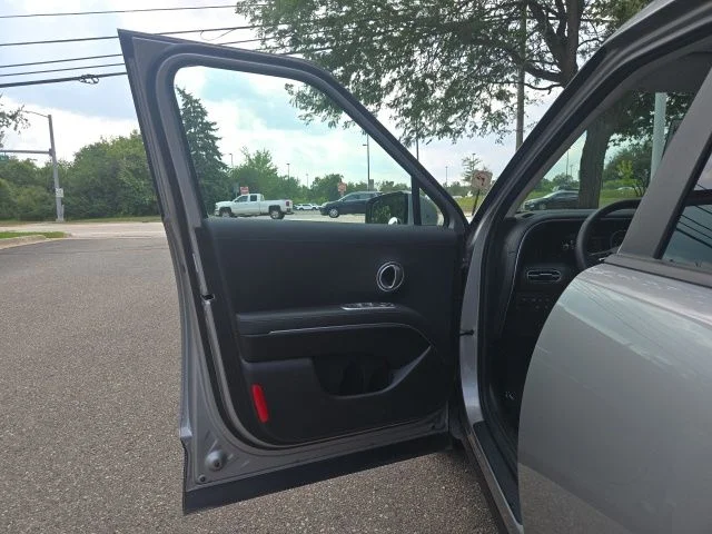 Used 2026 Silver Metallic Hyundai SEL Convenience image 17