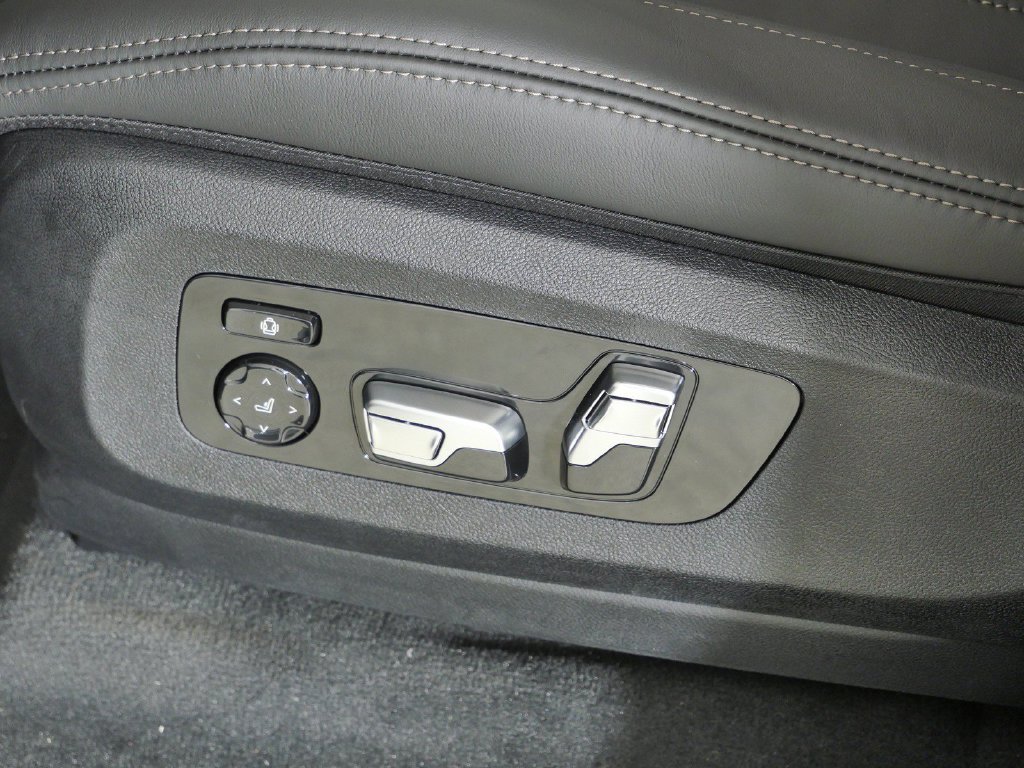 New 2027 Brooklyn Grey Metallic BMW M60i image 40