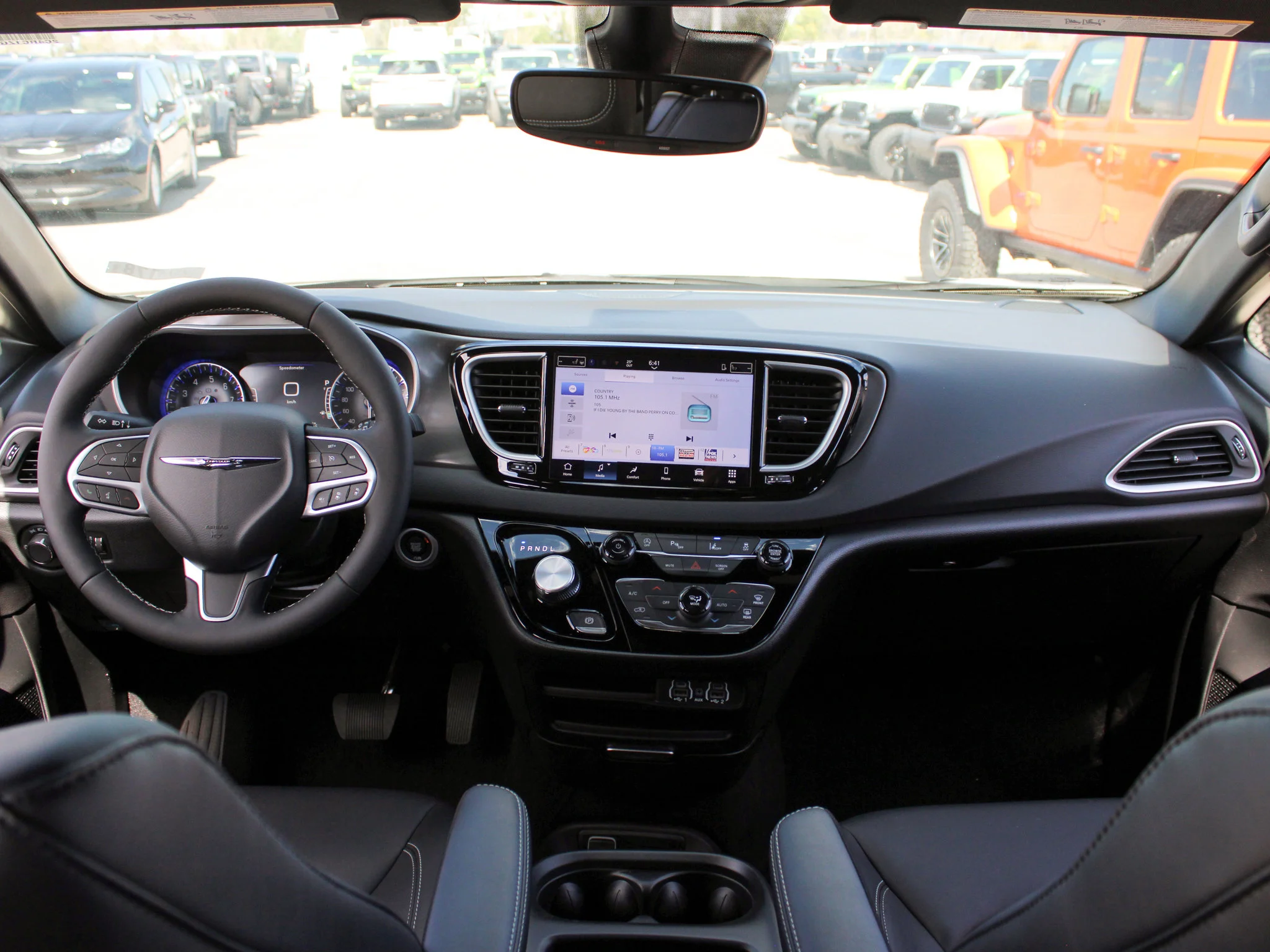 Used 2025 White Chrysler SXT*, Remote Start, Heated Leather, Lane Departure Warning image 13