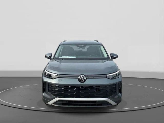 2026 Volkswagen Tiguan photo 2