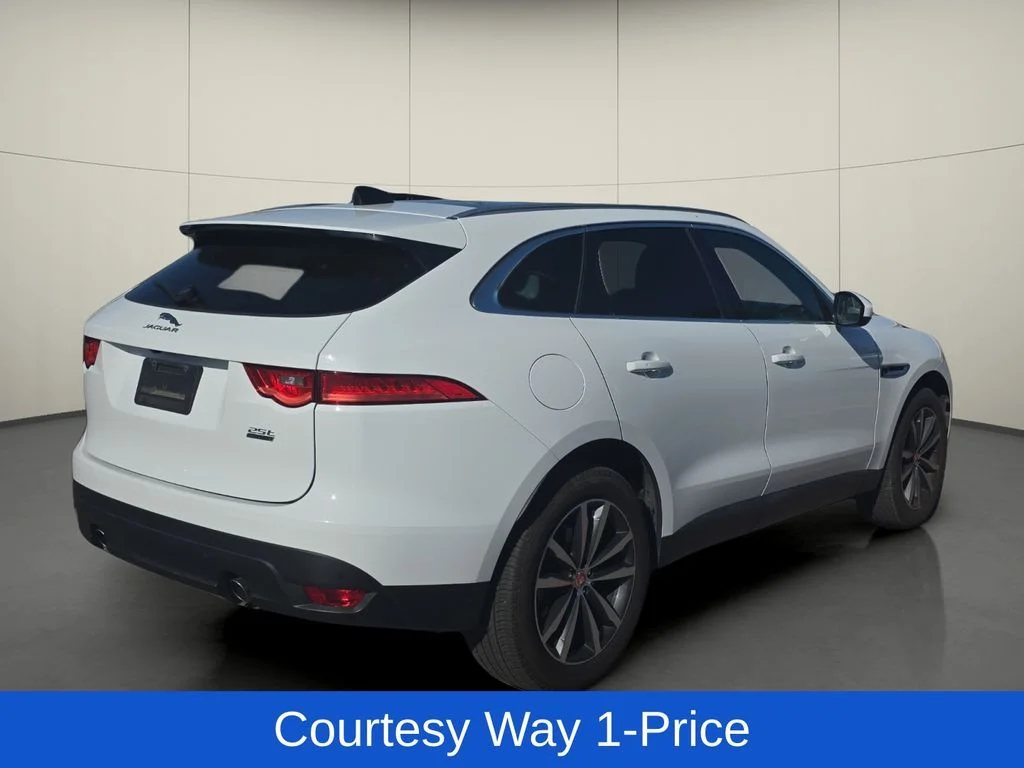Used 2020 White Jaguar 25t Prestige image 9