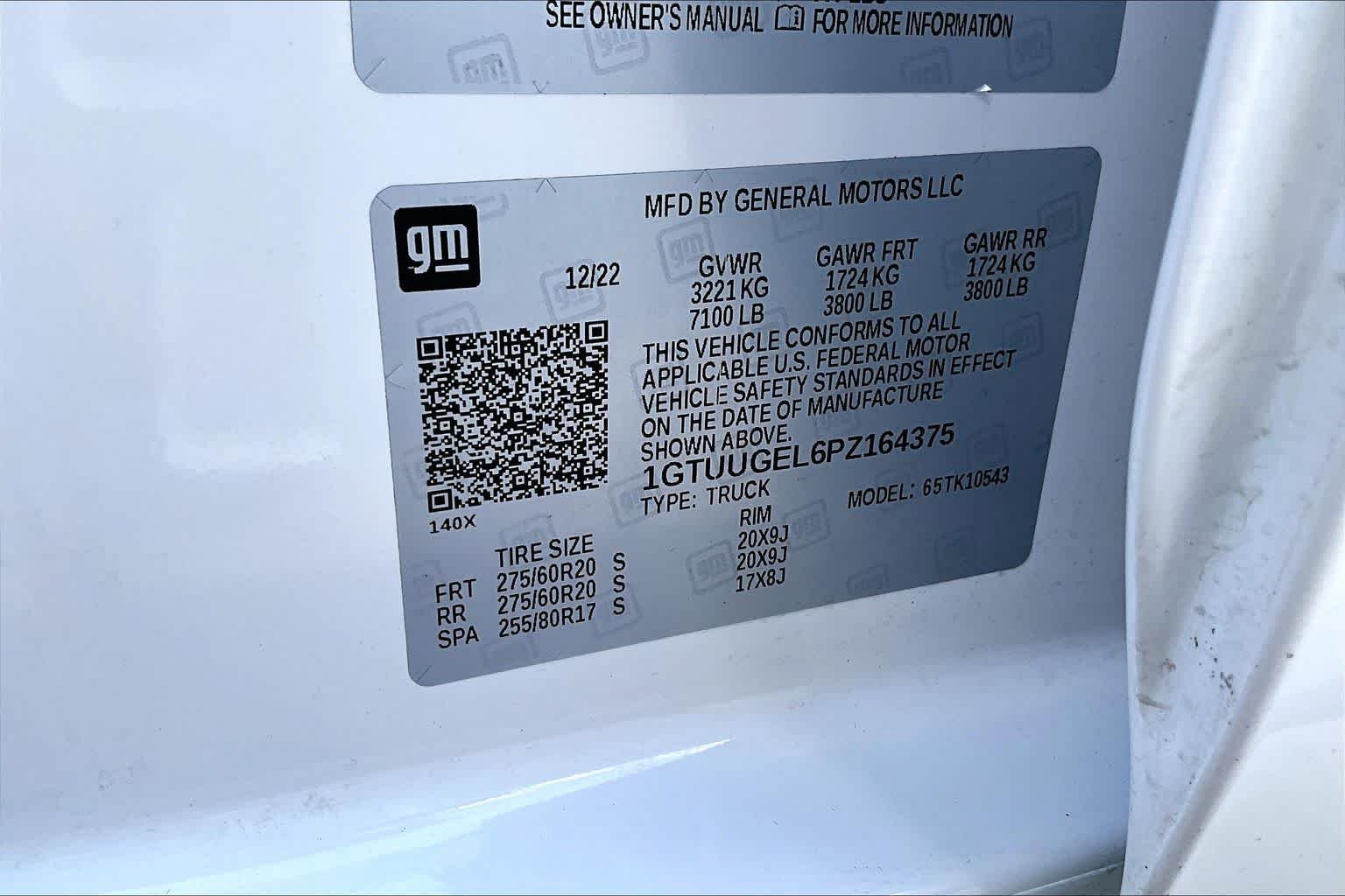Used 2023 White Frost Tricoat GMC Denali image 37