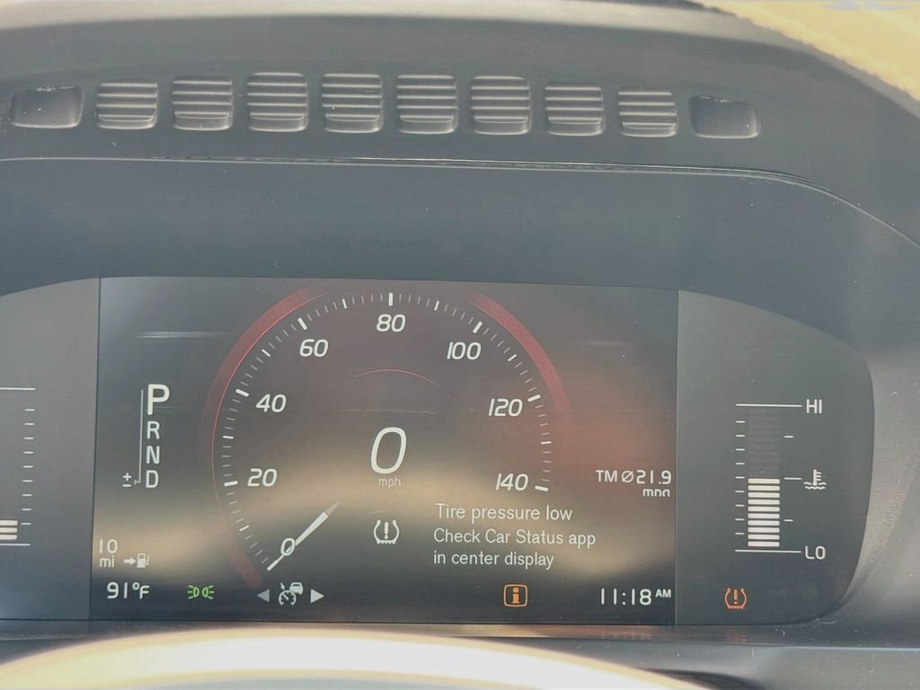 Used 2019 Black Volvo T5 Momentum image 12