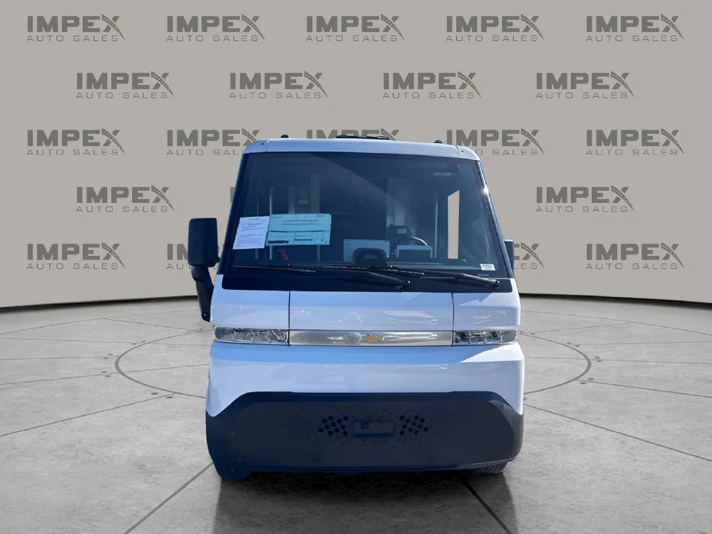 Used 2025 White Chevrolet 600 image 8