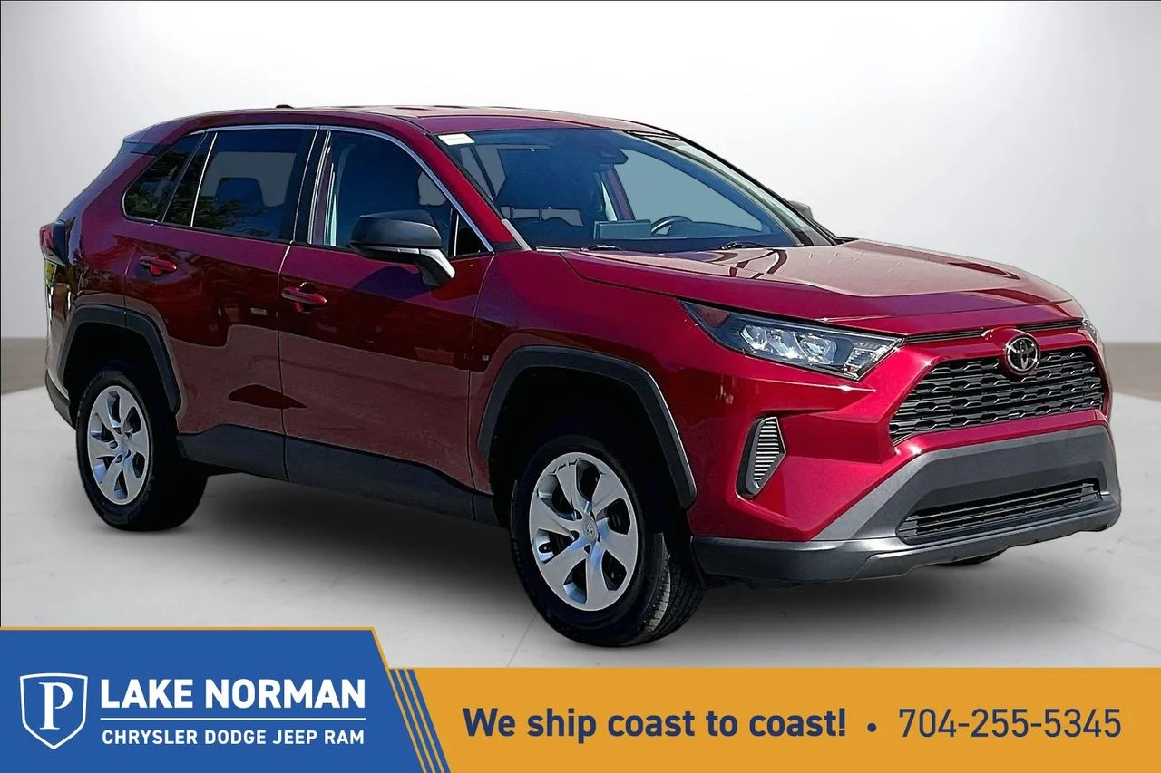 2022 Toyota RAV4 LE FWD's photo