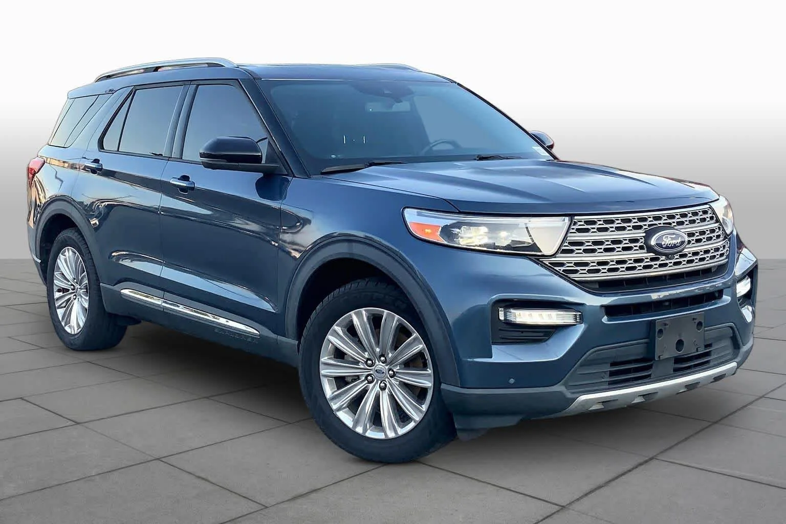 Used 2020 Blue Metallic Ford Limited image 3