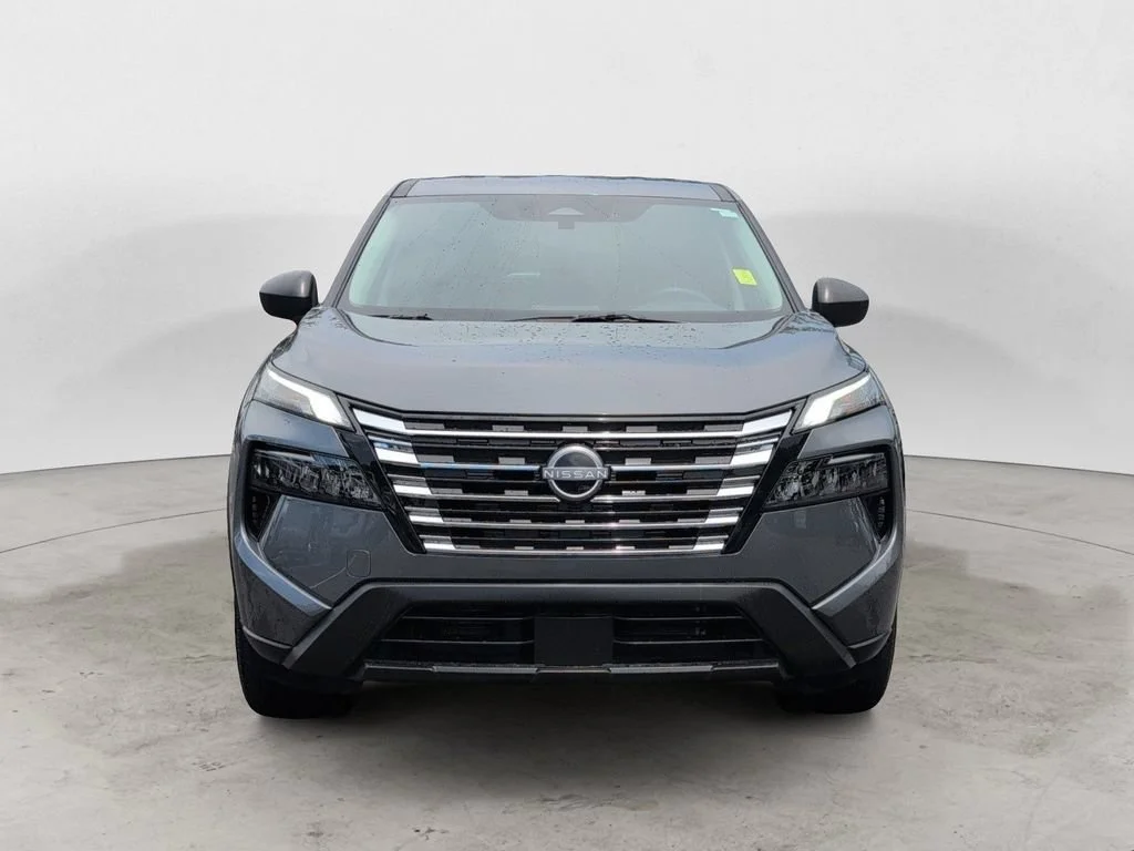 Used 2025 Grey Nissan S image 7