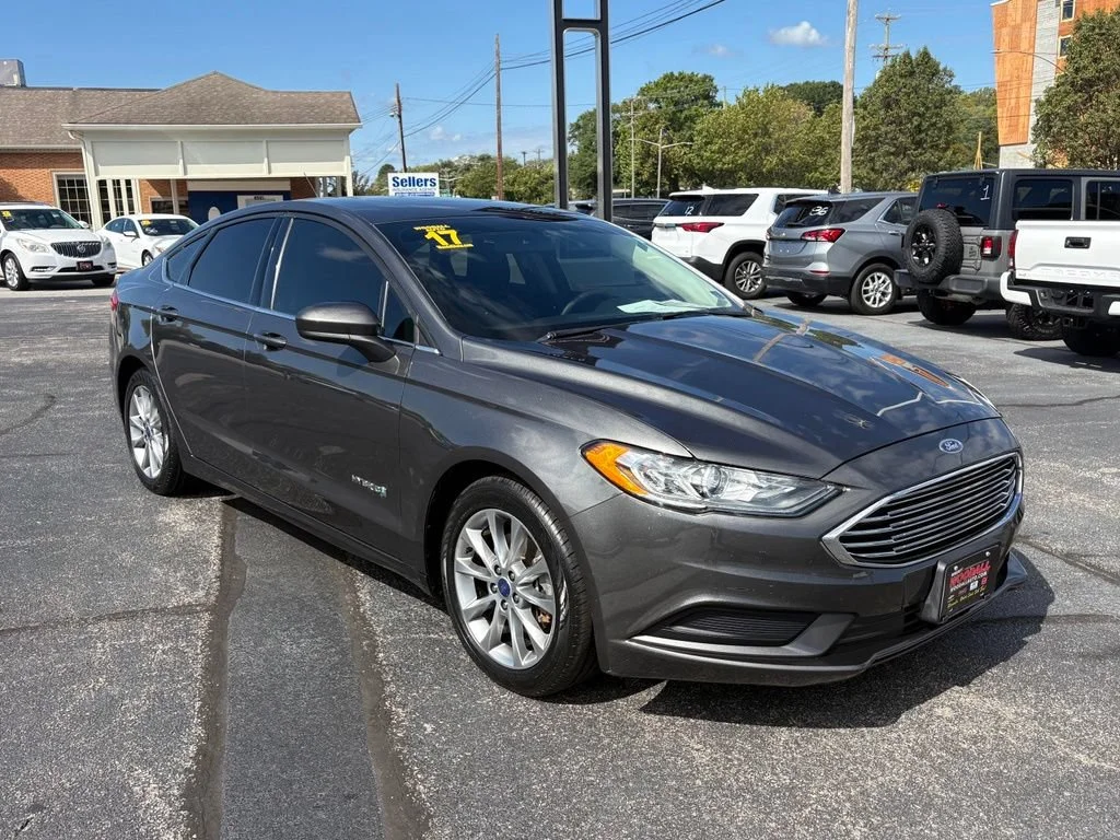 Used 2017  Ford Hybrid SE image 10