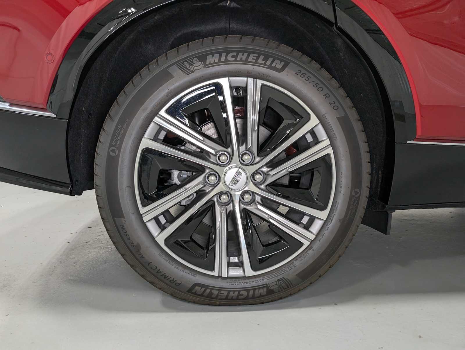 2025 Cadillac Lyriq Luxury photo 3