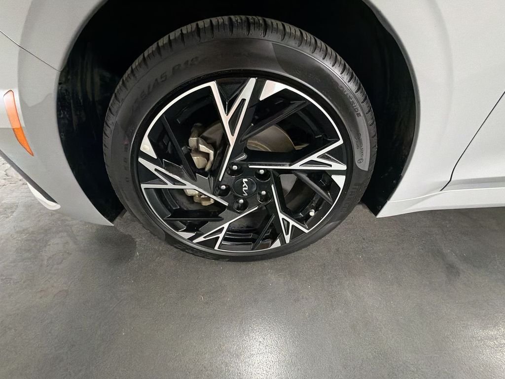 Used 2025 Wolf Gray Kia GT-Line image 31