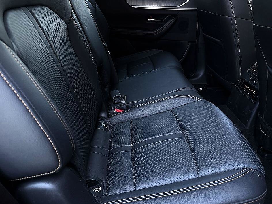 Used 2024 Platinum Quartz Mazda Preferred image 26