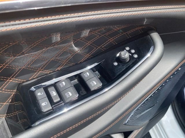 Used 2023 White Jeep Summit Reserve image 13