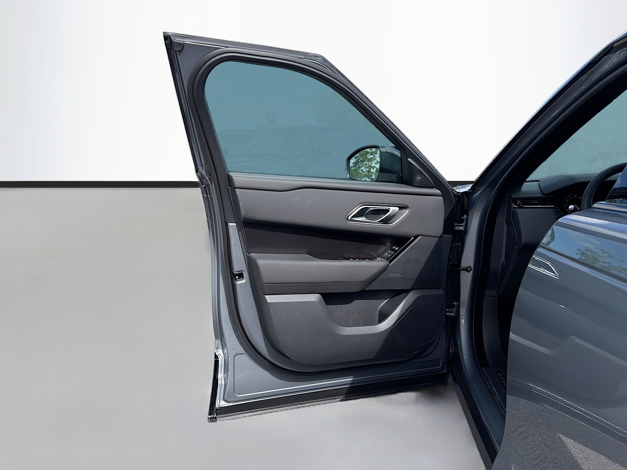 New 2026 Zadar Grey Land Rover Dynamic SE image 21