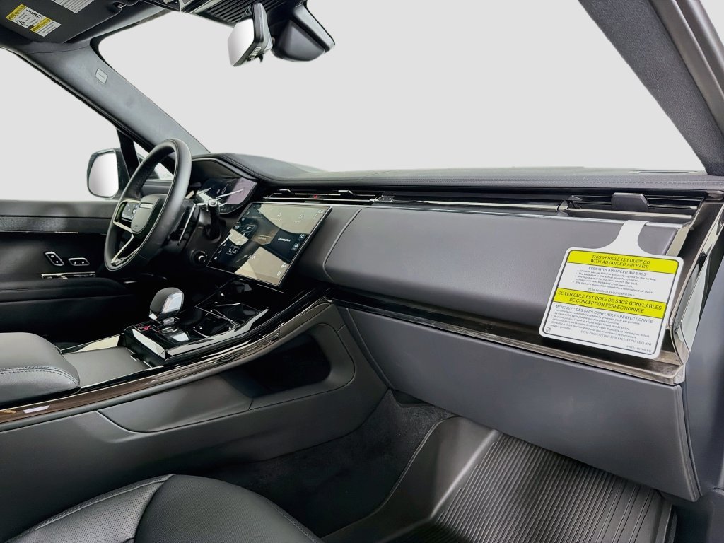 New 2027 Fuji White Land Rover Dynamic SE image 31