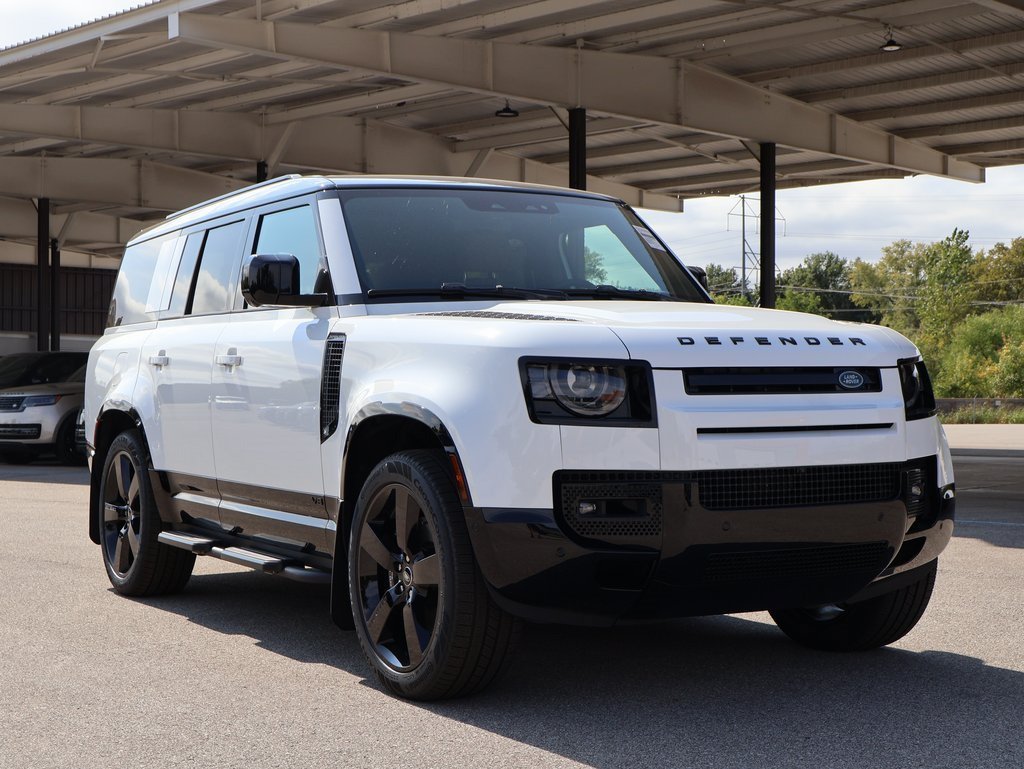 Used 2025 Fuji White Land Rover V8 image 3