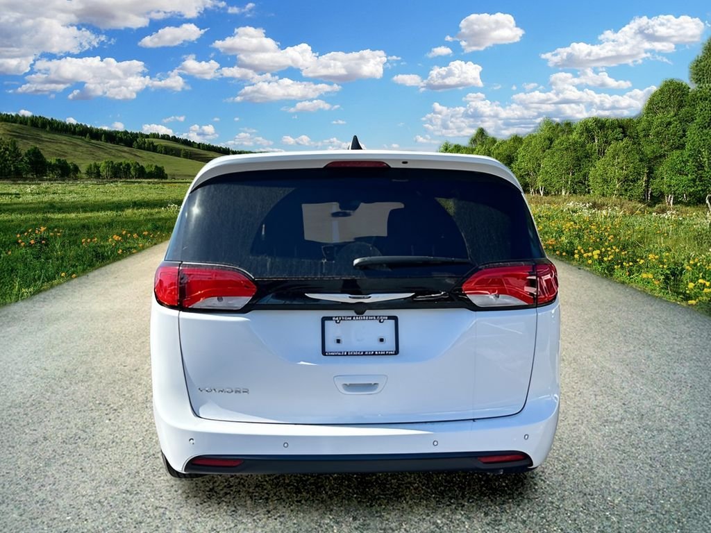 New 2026 Bright White Clear-Coat Exterior Paint Chrysler LX image 5