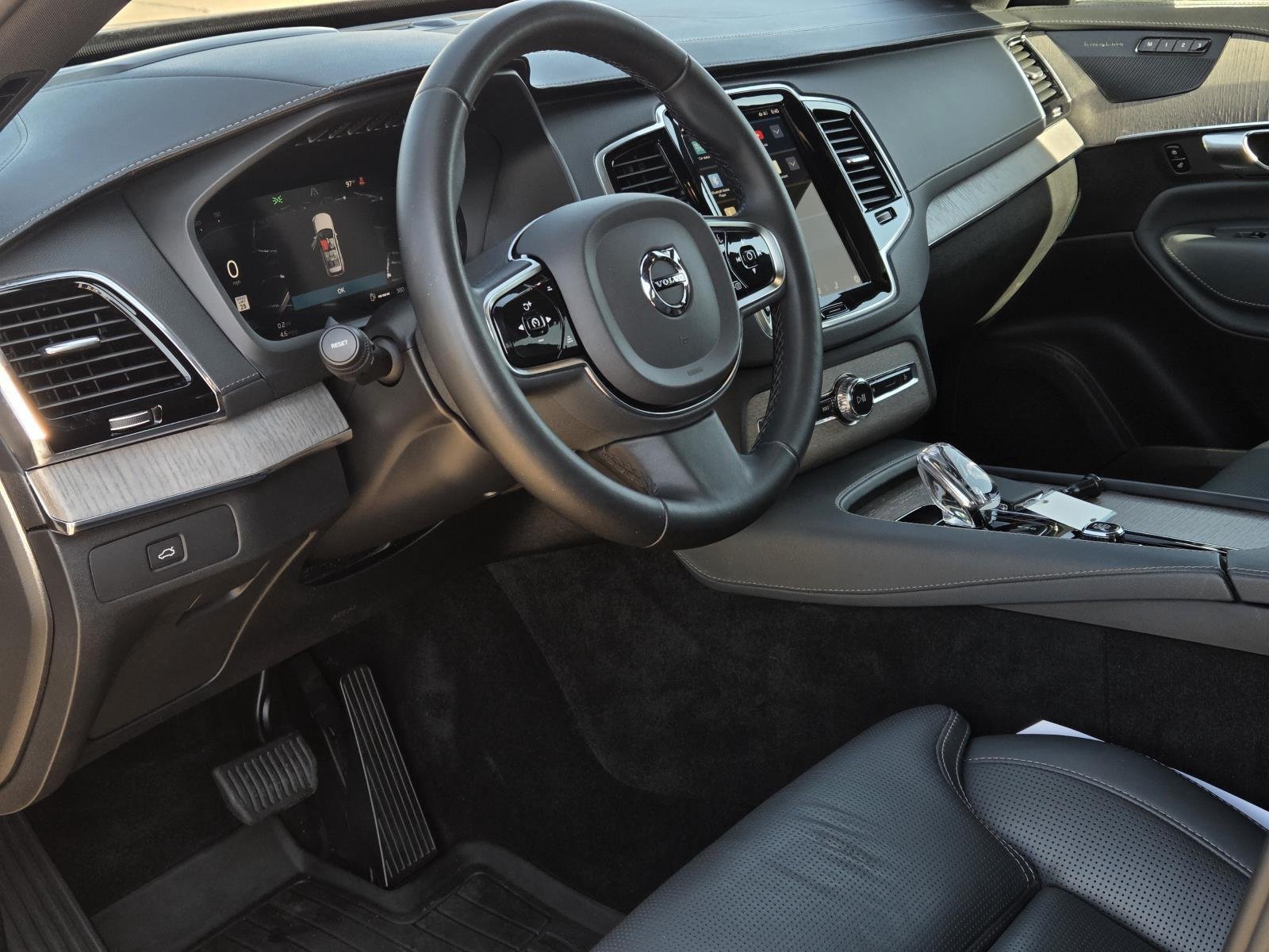 Used 2023 Onyx Black Metallic Volvo Ultimate image 35