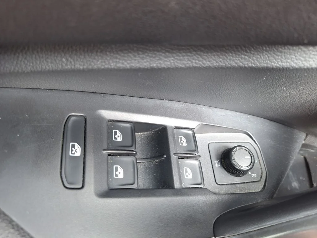 Used 2019  Volkswagen  image 16