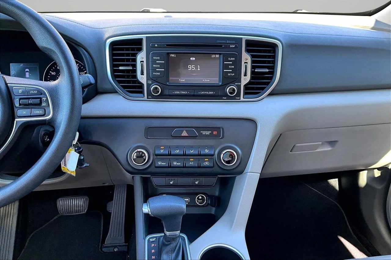 Used 2017 White Kia LX image 11