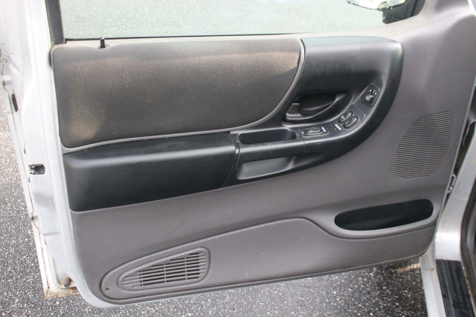 Used 2003 Silver Ford XL Fleet image 12