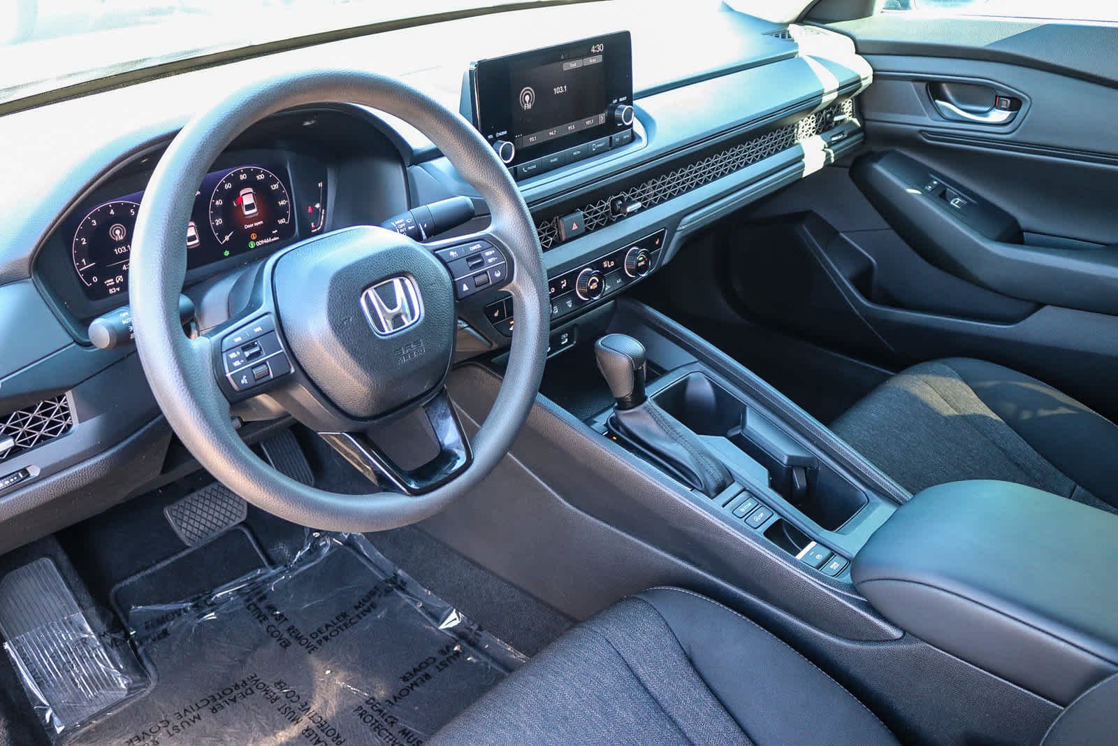 Used 2025 Canyon River Blue Metallic Honda SE image 17