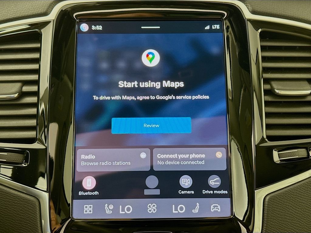 Used 2023 Black Volvo B6 Plus 6-Seater image 14