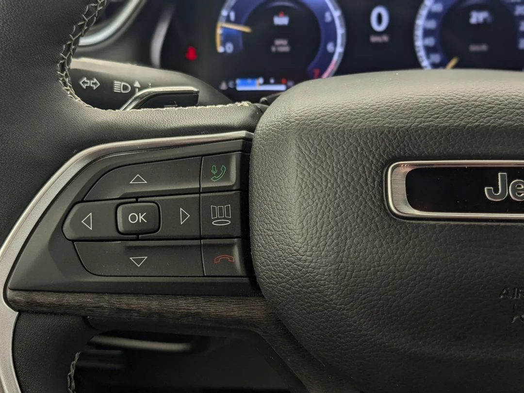 Certified Used 2025 Black Jeep Limited - - 4x4 - Luxury Tech II - Black Pkg - Command View Sunroof - Leather & More! image 17