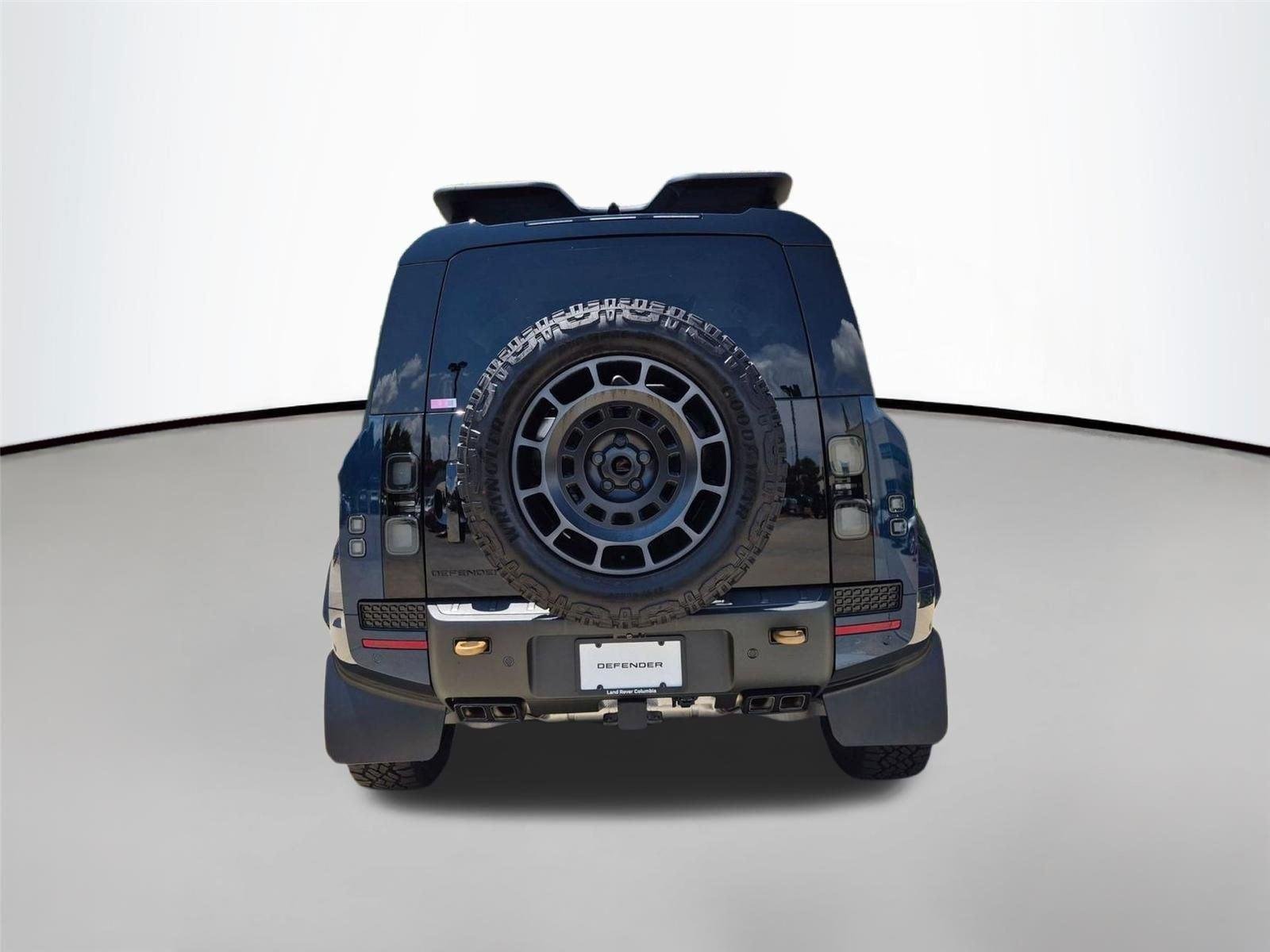 New 2026 Sargasso Blue Premium Metallic Land Rover OCTA image 6