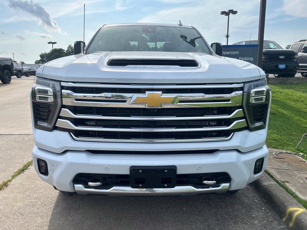 New 2026 Polar White Tricoat Chevrolet High Country image 8