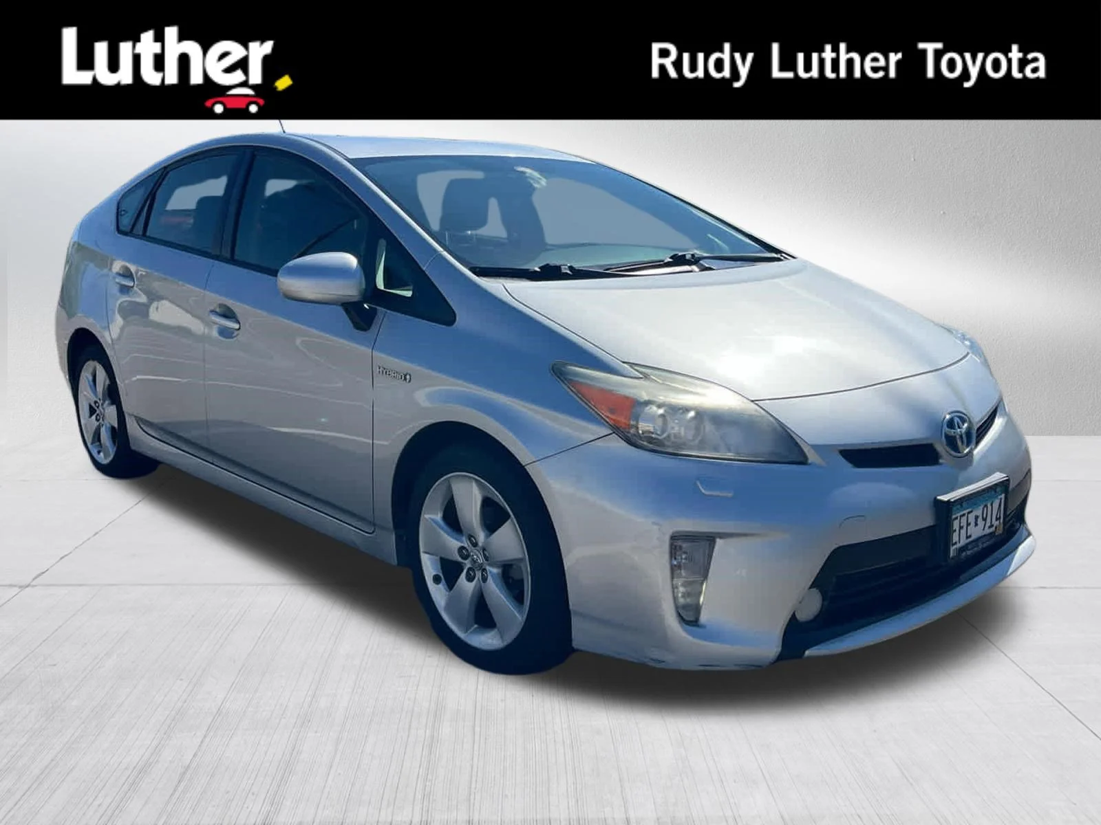 2014 Toyota Prius Five's photo