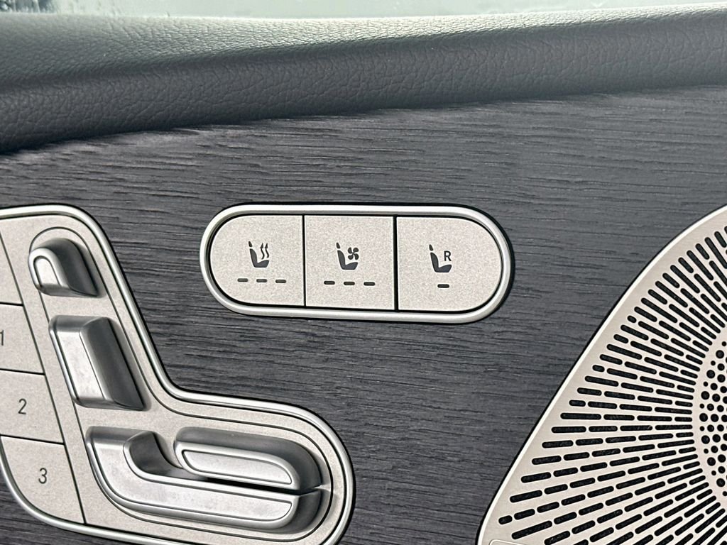 New 2026 Polar White Mercedes-Benz GLS 580 image 21