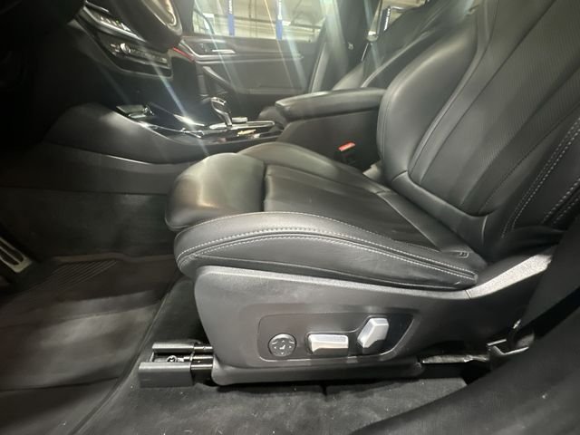 Certified Used 2022 White BMW sDrive30i image 18