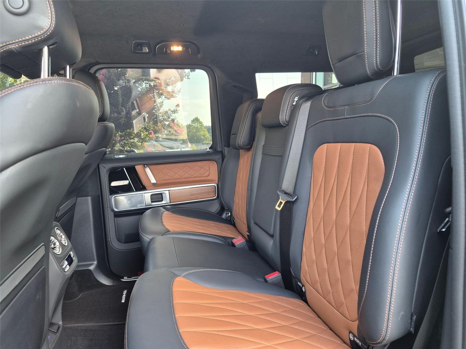 Used 2025  Mercedes-Benz G 550 image 27