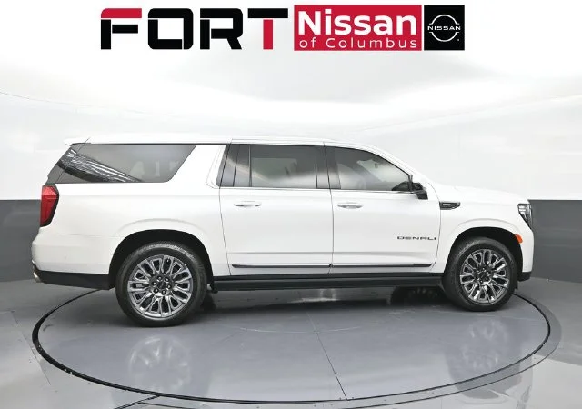 Used 2023 White GMC Denali Ultimate image 8