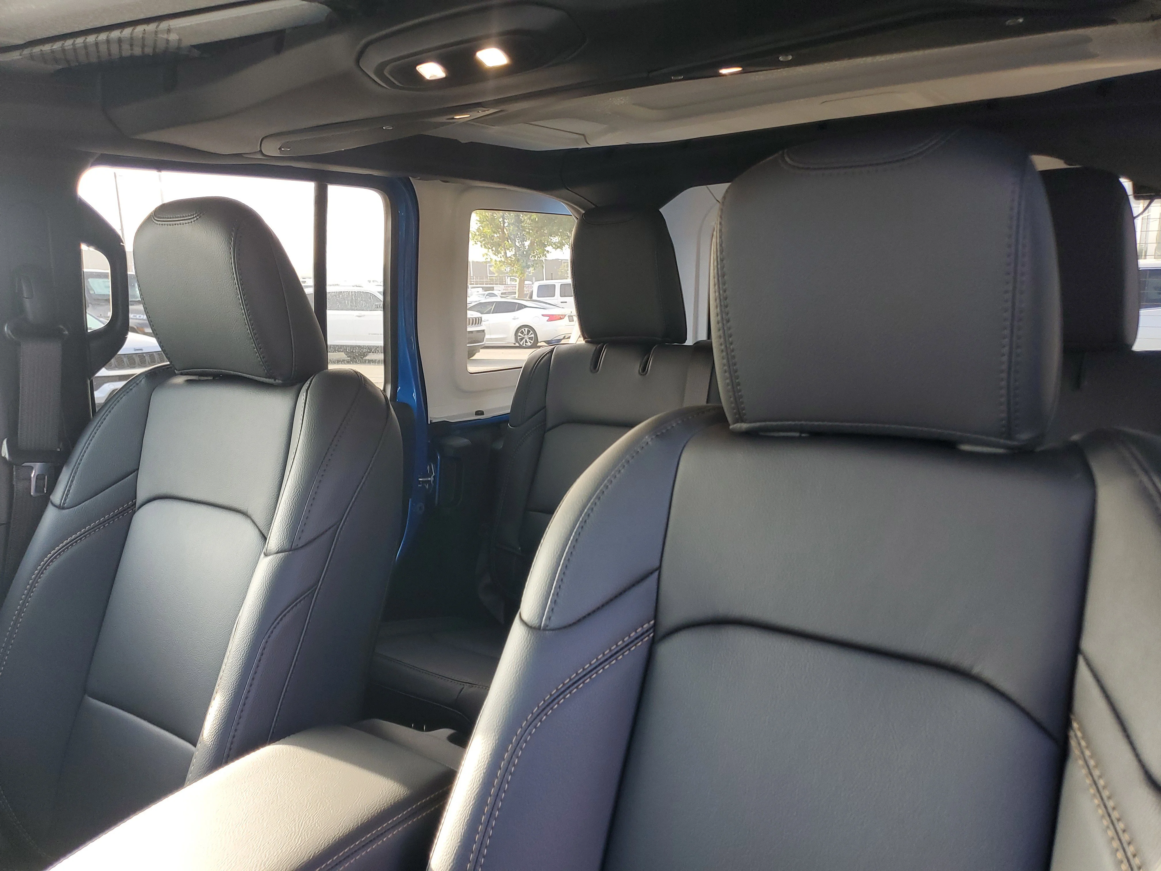 New 2026 Hydro Blue Pearl-Coat Exterior Paint Jeep Sahara image 11