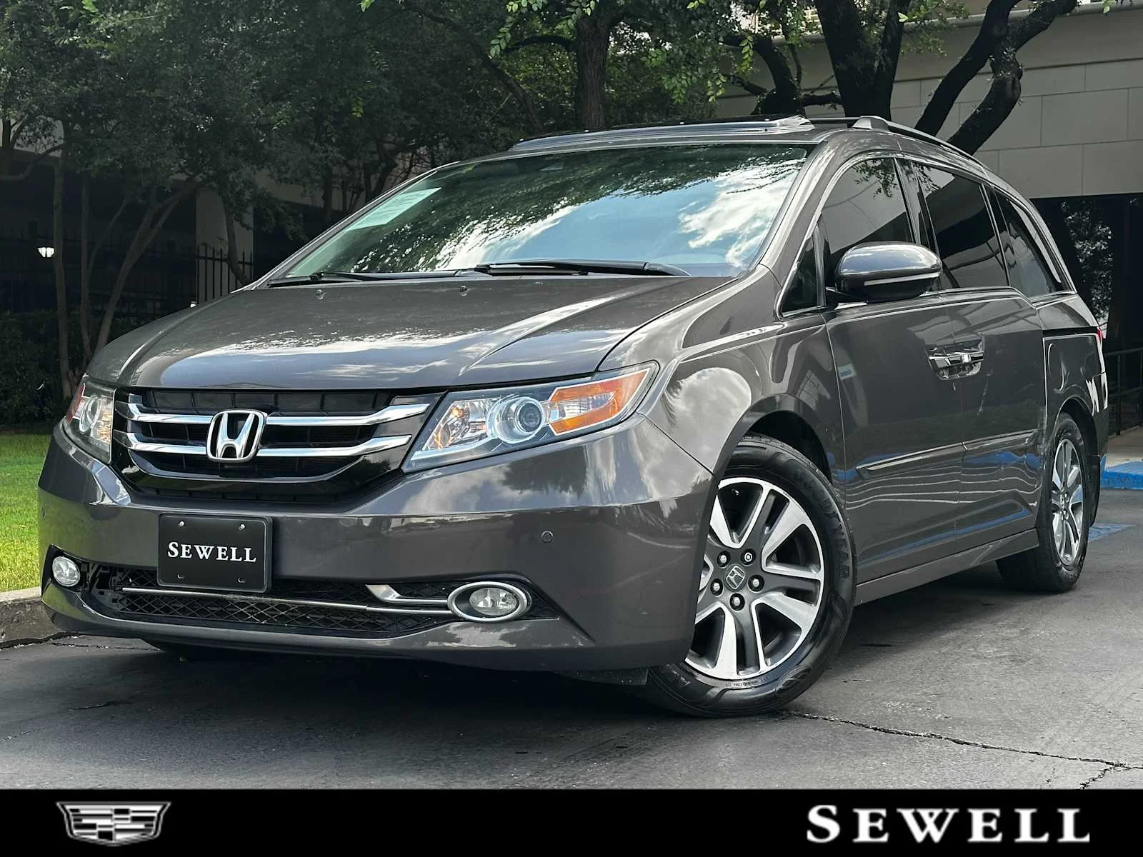 2015 Honda Odyssey Touring Elite's photo
