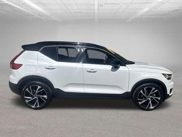 Used 2021 White Volvo R-Design image 5