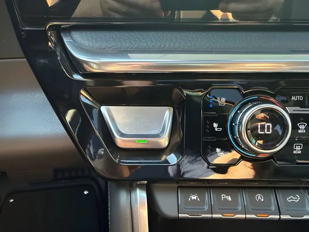 Used 2023 Onyx Black GMC Denali image 25