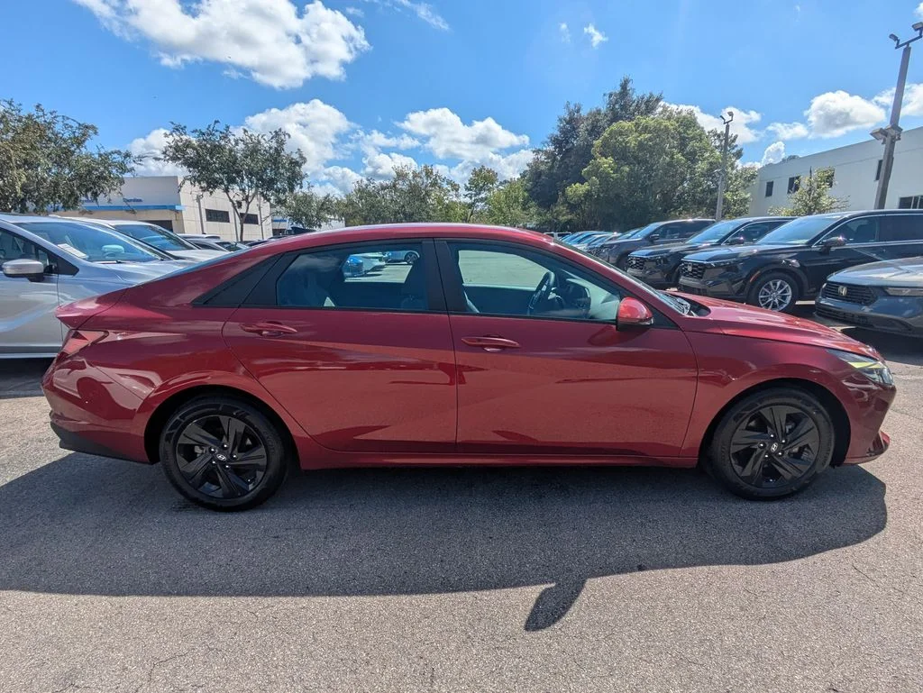 Used 2023 Red Hyundai SEL image 3