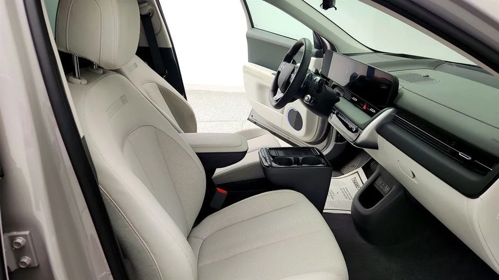 Used 2025 Cyber Gray Hyundai Limited RWD image 23