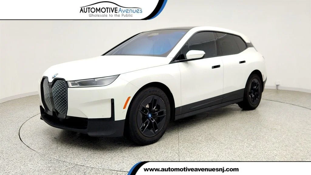 2023 BMW iX xDrive50's photo