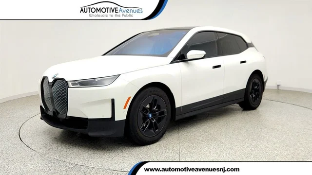 2023 BMW iX xDrive50 SAV w/ Premium Pkg & Driving Assist Pro Pkg